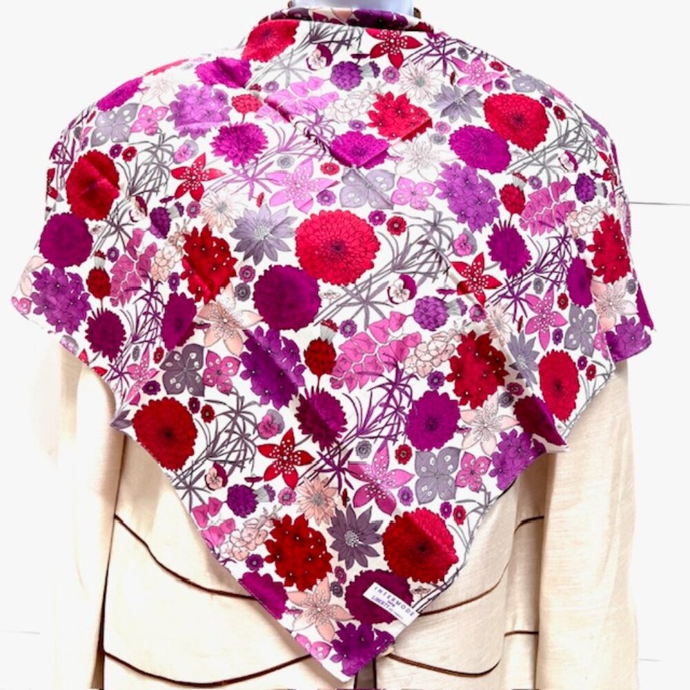 BUNDLE 4: YSL-COURREGES-LIBERTY-SHILLA Scarf/Lg Handker Cott/Silk 24" - 22"(93) - Picture 6 of 16
